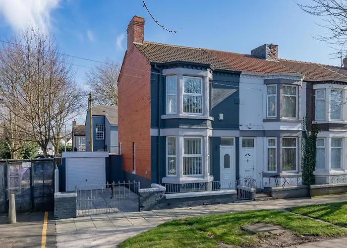 Stylish 3-Bed Home Near Lfc & Efc Stadiums