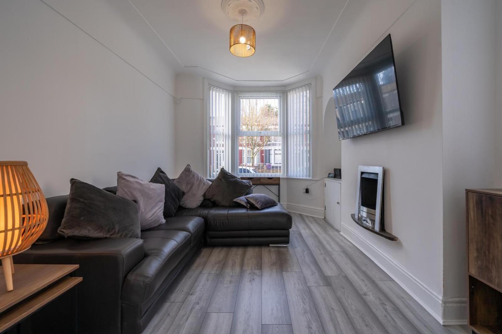 Holiday home Stylish 3-bed Near Lfc & Efc Stadiums *