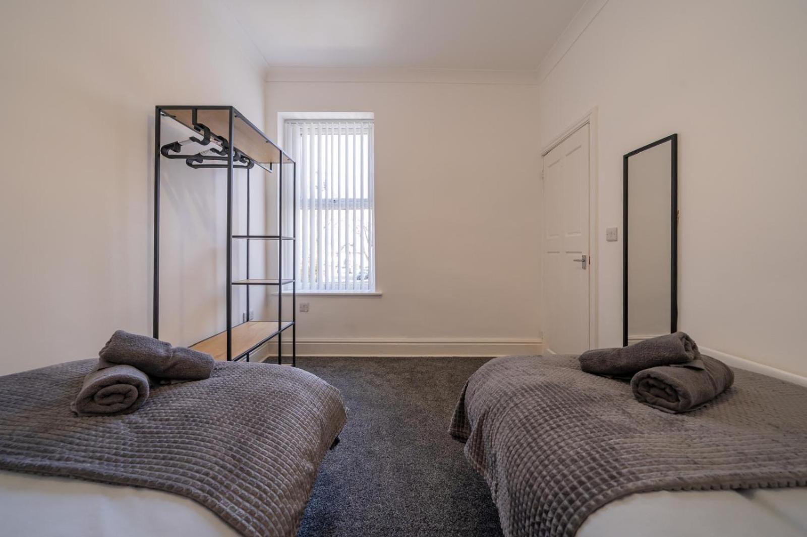 Stylish 3-bed Near Lfc & Efc Stadiums Holiday home