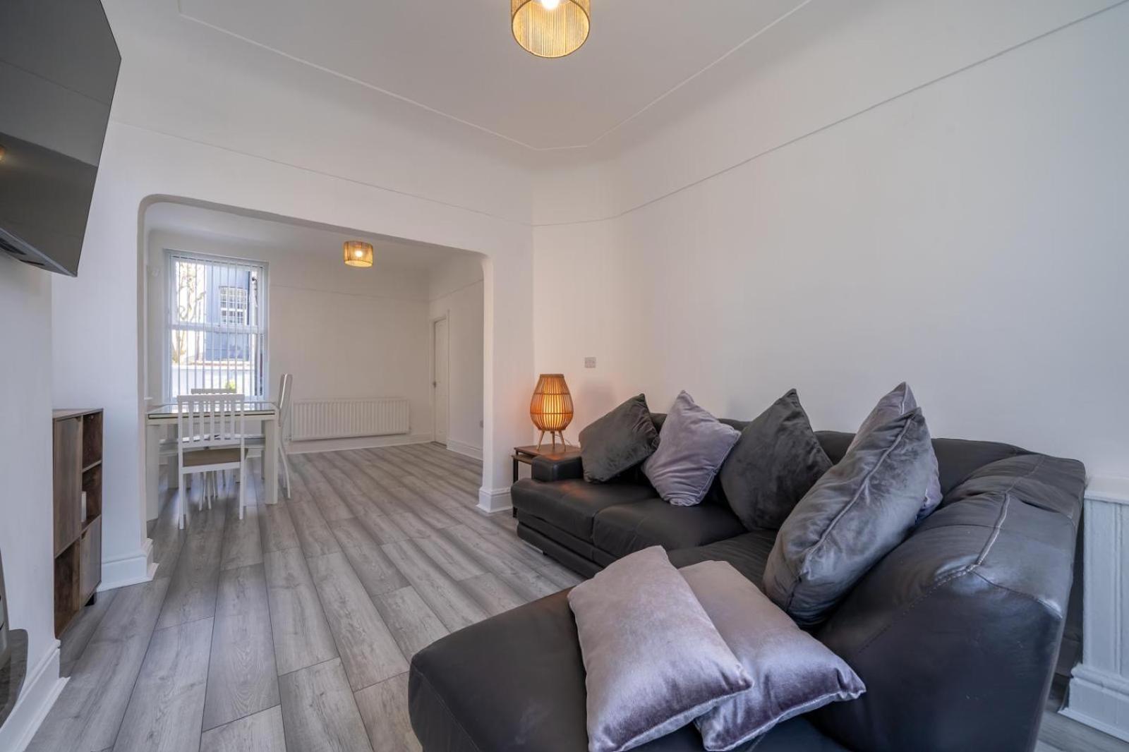 Holiday home Stylish 3-bed Near Lfc & Efc Stadiums *