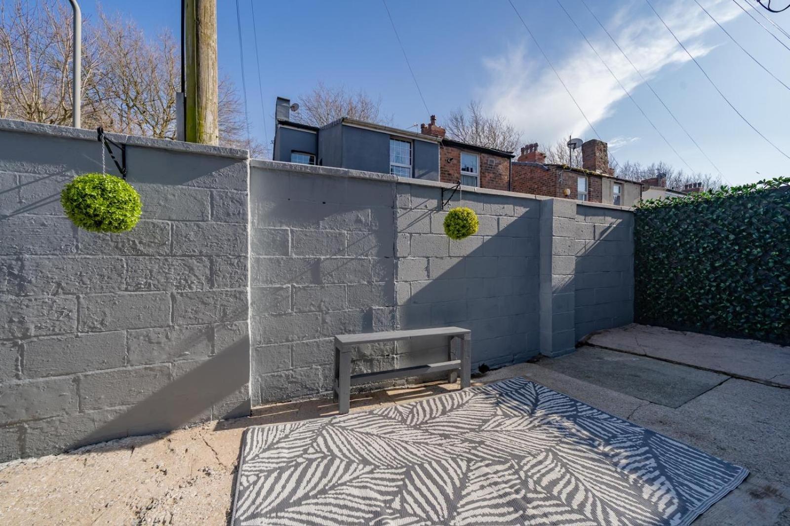 Stylish 3-bed Near Lfc & Efc Stadiums Holiday home