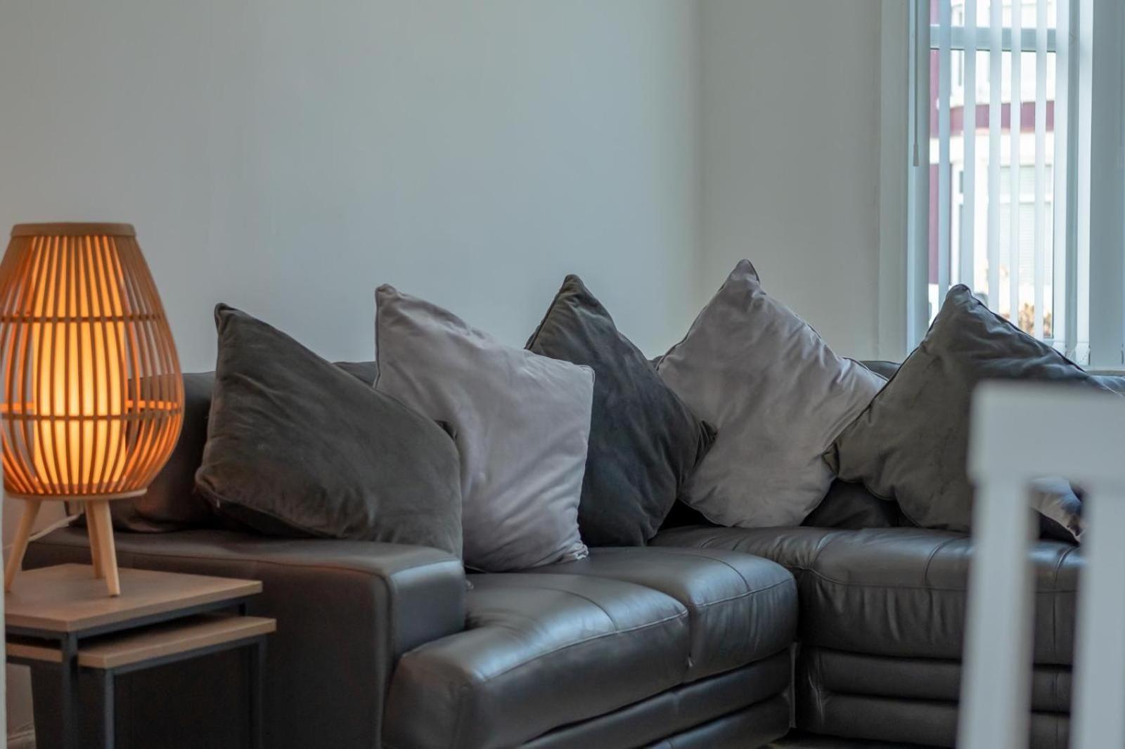 Stylish 3-bed Near Lfc & Efc Stadiums Holiday home